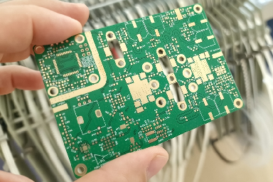 Quy Trình Gia Công PCB Hiện Đại: Từ Thiết Kế Đến Thành Phẩm